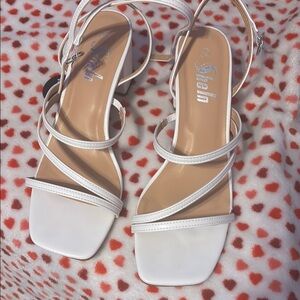 White Heeled Sandals with Asymmetrical Straps